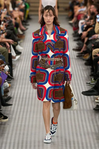 Look 28